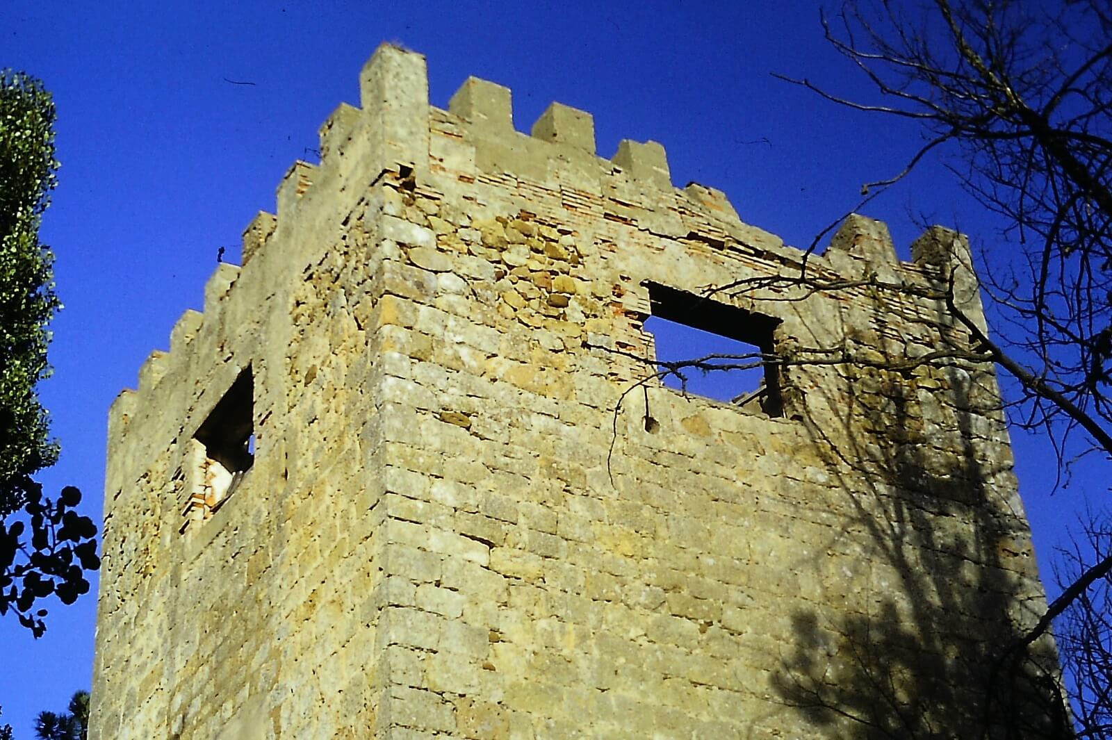 Detalle de la torre antes de su restauración. Foto Ángel Lorenzo