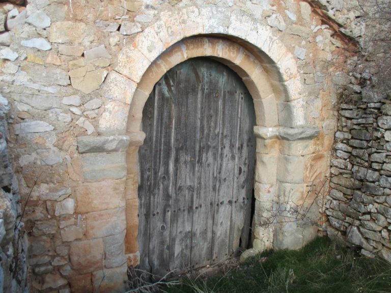 Avililla. Portada de la ermita de Santa Eulalia. Foto Ángel Lorenzo