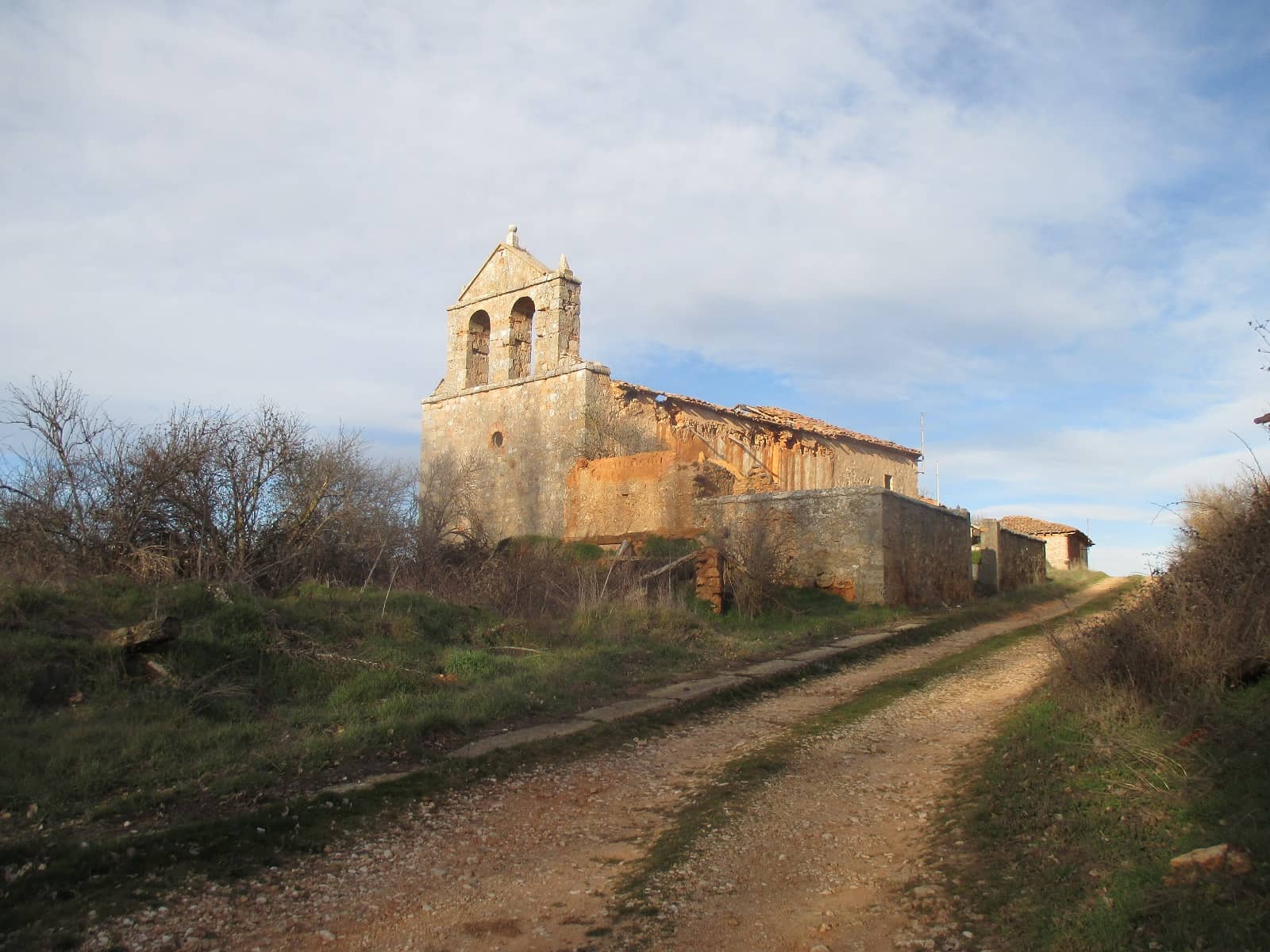Vista general de la iglesia de Escobosa. Foto Ángel Lorenzo