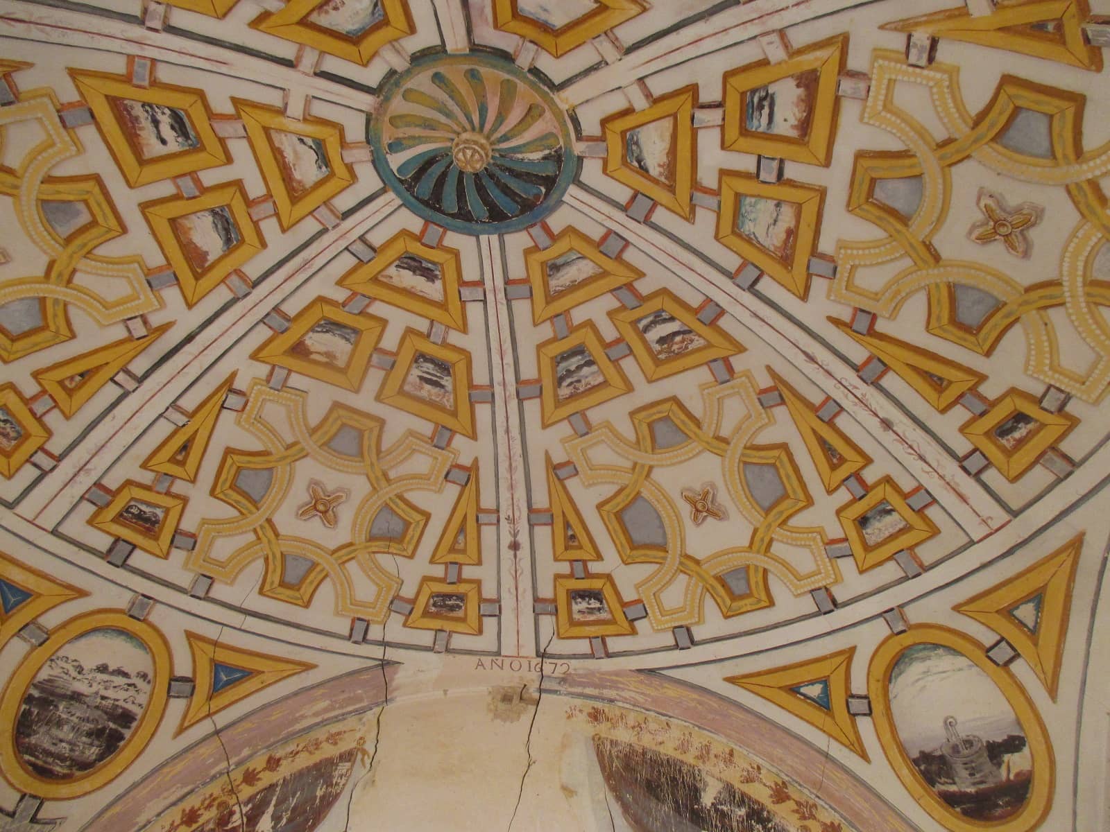 Bóveda del presbiterio con la policromía conservada. Foto Ángel Lorenzo